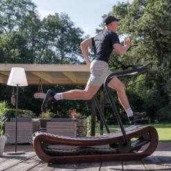 NOHRD Sprintbok V.2 Lamellenlaufband 26 NOHRD Sprintbok V.2 Lamellenlaufband -Cardio Fitness Verkäufe nohrd sprintbok v2 laufband lifestyle 2 2000x2000 2023