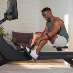 NordicTrack RW900 Rudergerät 26 NordicTrack RW900 Rudergerät -Cardio Fitness Verkäufe nordictrack rudergeraet rw900 lifestyle 1 1500x1500 2025