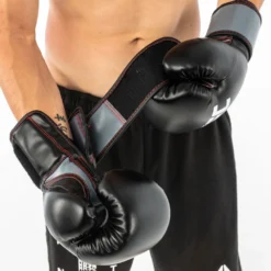 UFC Boxhandschuh Schwarz -Cardio Fitness Verkäufe ufc boxhandschuhe boxing gloves schwarz lifestyle 2 1000x1000 2023 1